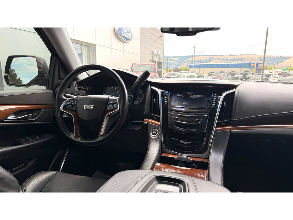 Used 2016 Cadillac Escalade Premium AWD/4WD image 34