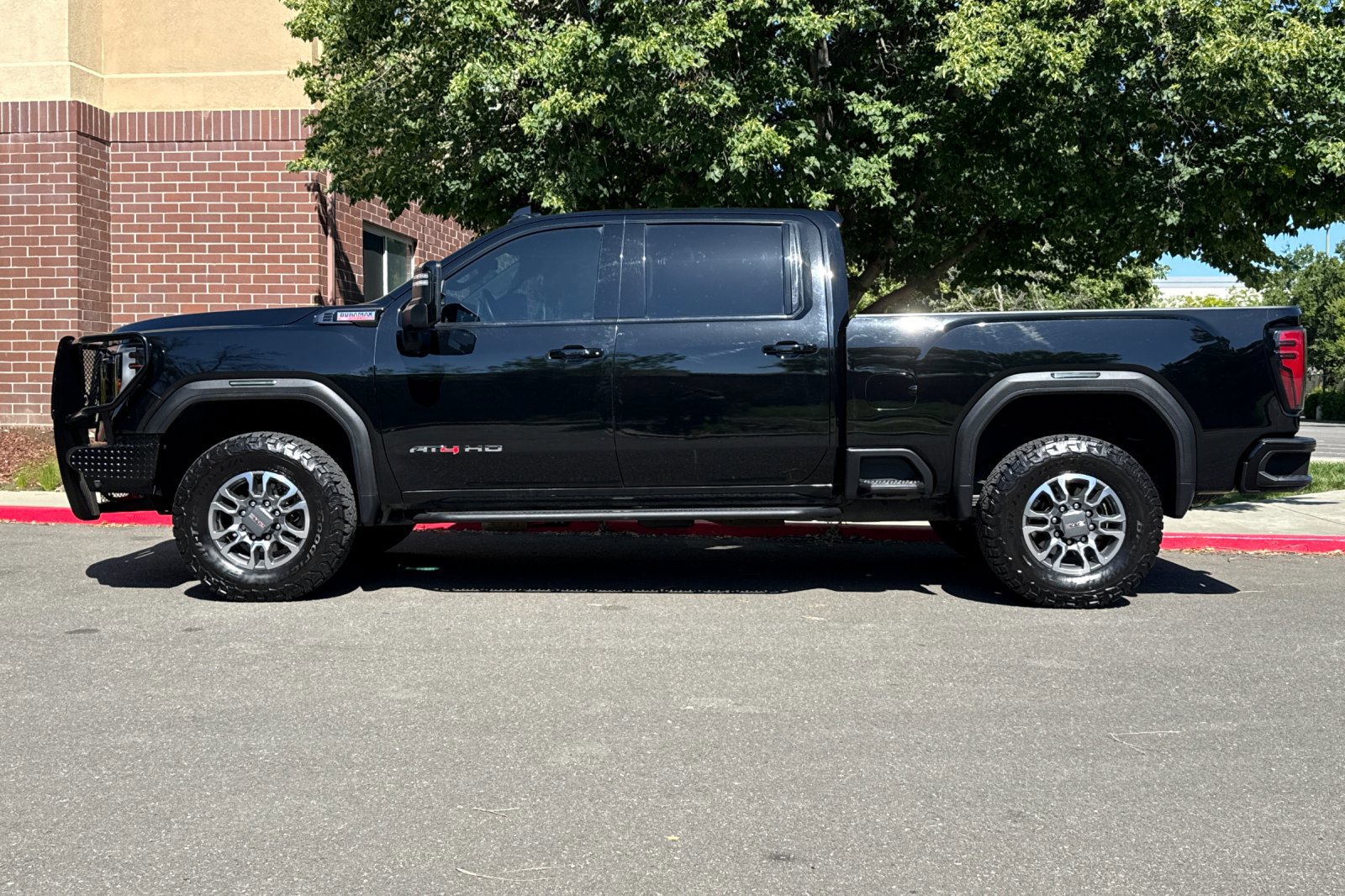 Used 2024 GMC Sierra 2500 AT4 w/ Max Trailering Package AWD/4WD image 8