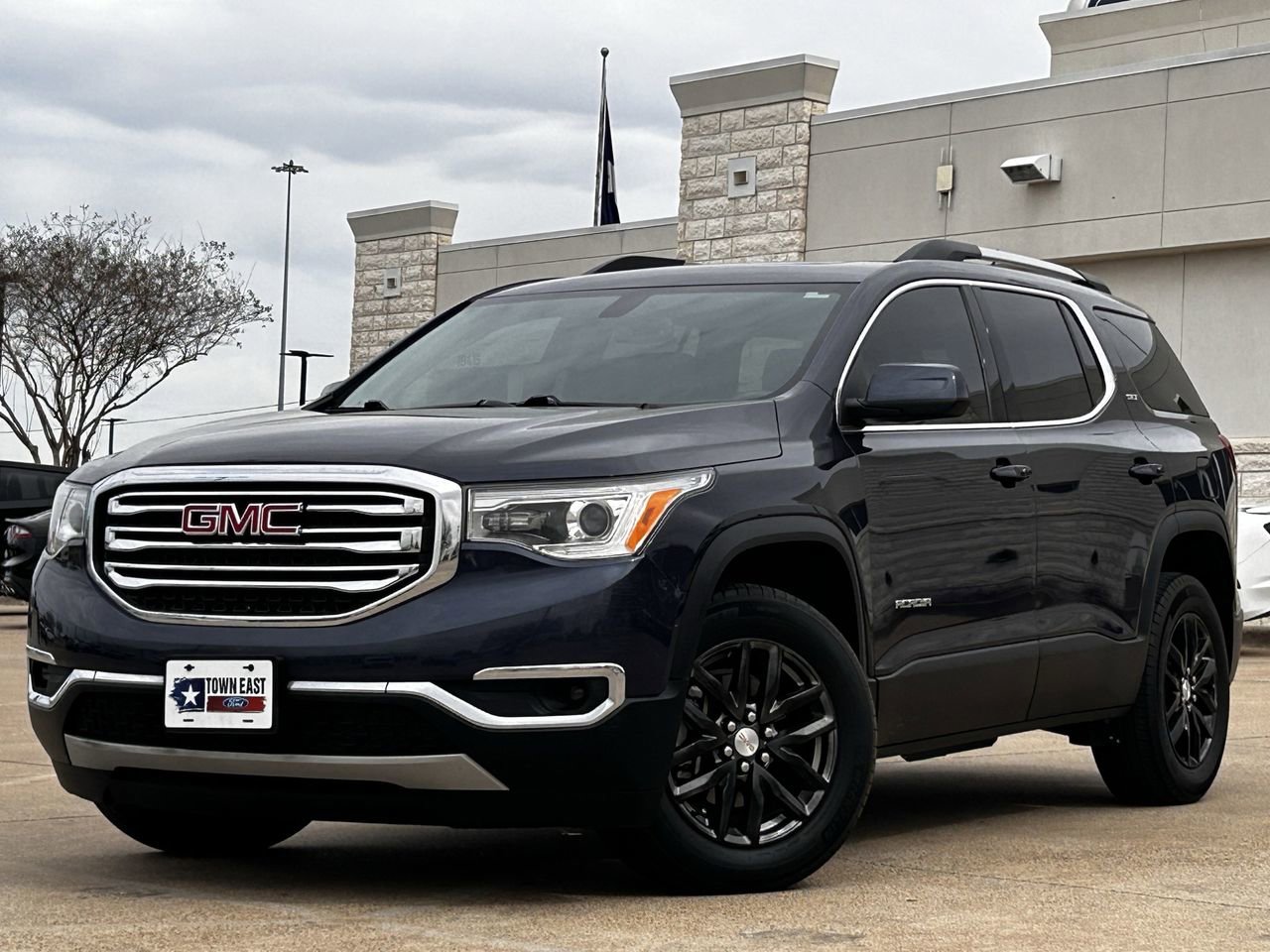 Used 2019 GMC Acadia SLT image 2