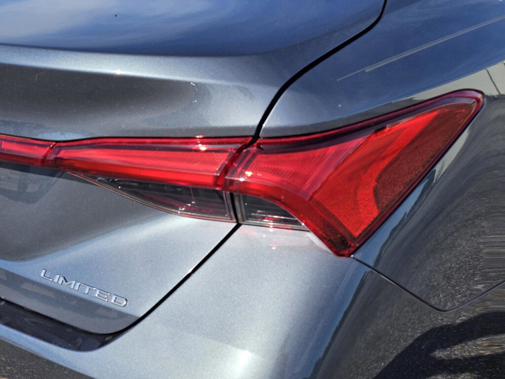 Used 2022 Toyota Avalon Limited w/ Advanced Safety Package image 9