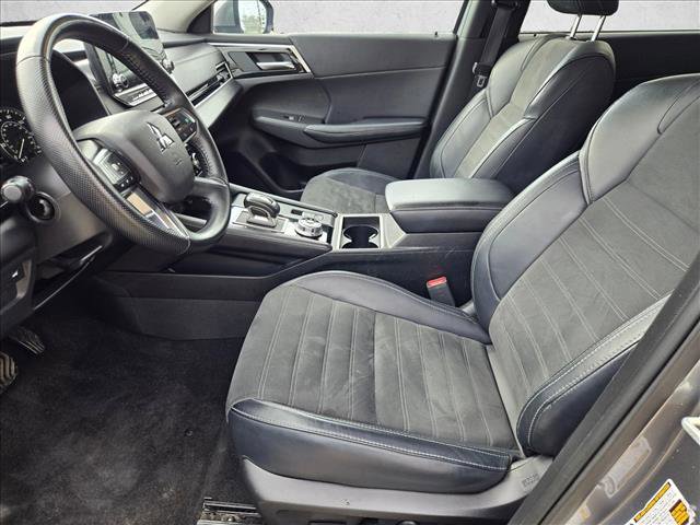 Used 2024 Mitsubishi Outlander SE Black Edition image 12