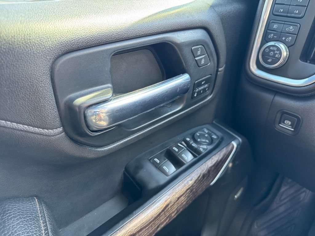 Used 2022 GMC Sierra 3500 Denali w/ Denali Ultimate Package AWD/4WD image 16