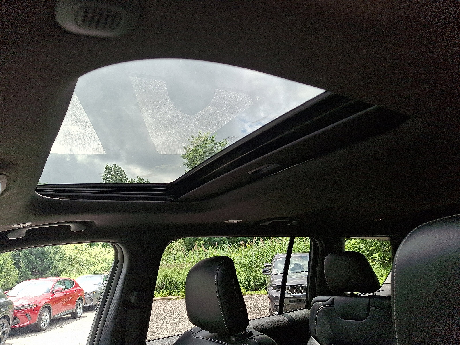 New 2025 Jeep Grand Cherokee L Altitude image 9