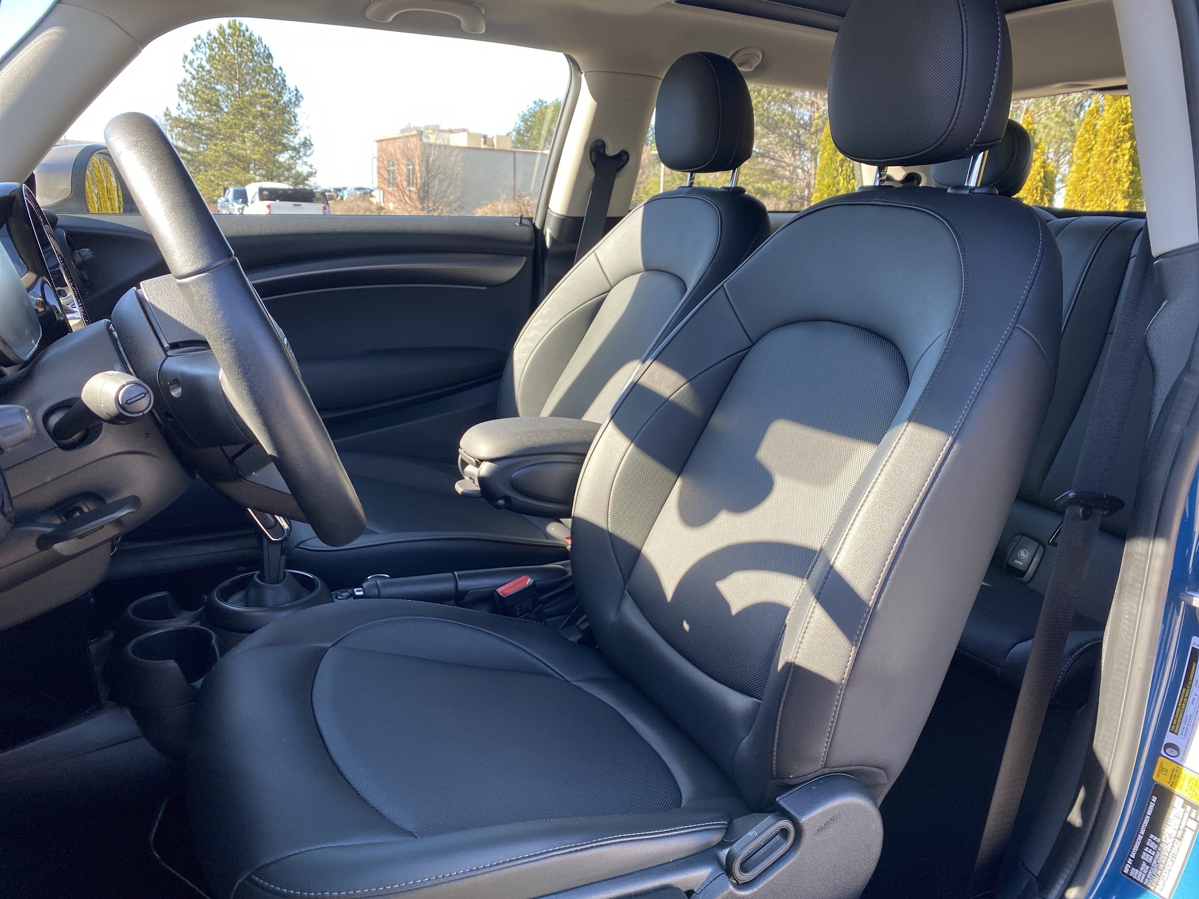 Used 2023 MINI Cooper 2-Door Hardtop image 7