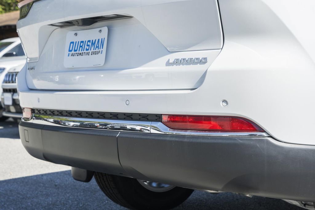 New 2025 Jeep Grand Cherokee Laredo X w/ Luxury Tech Group I image 9