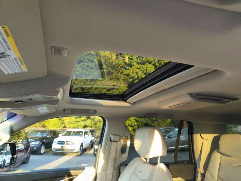 Used 2018 Cadillac Escalade Luxury image 11