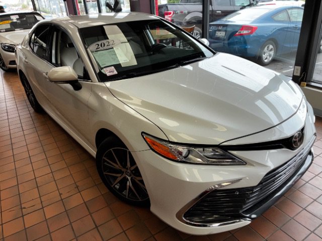 Used 2022 Toyota Camry XLE FWD image 1