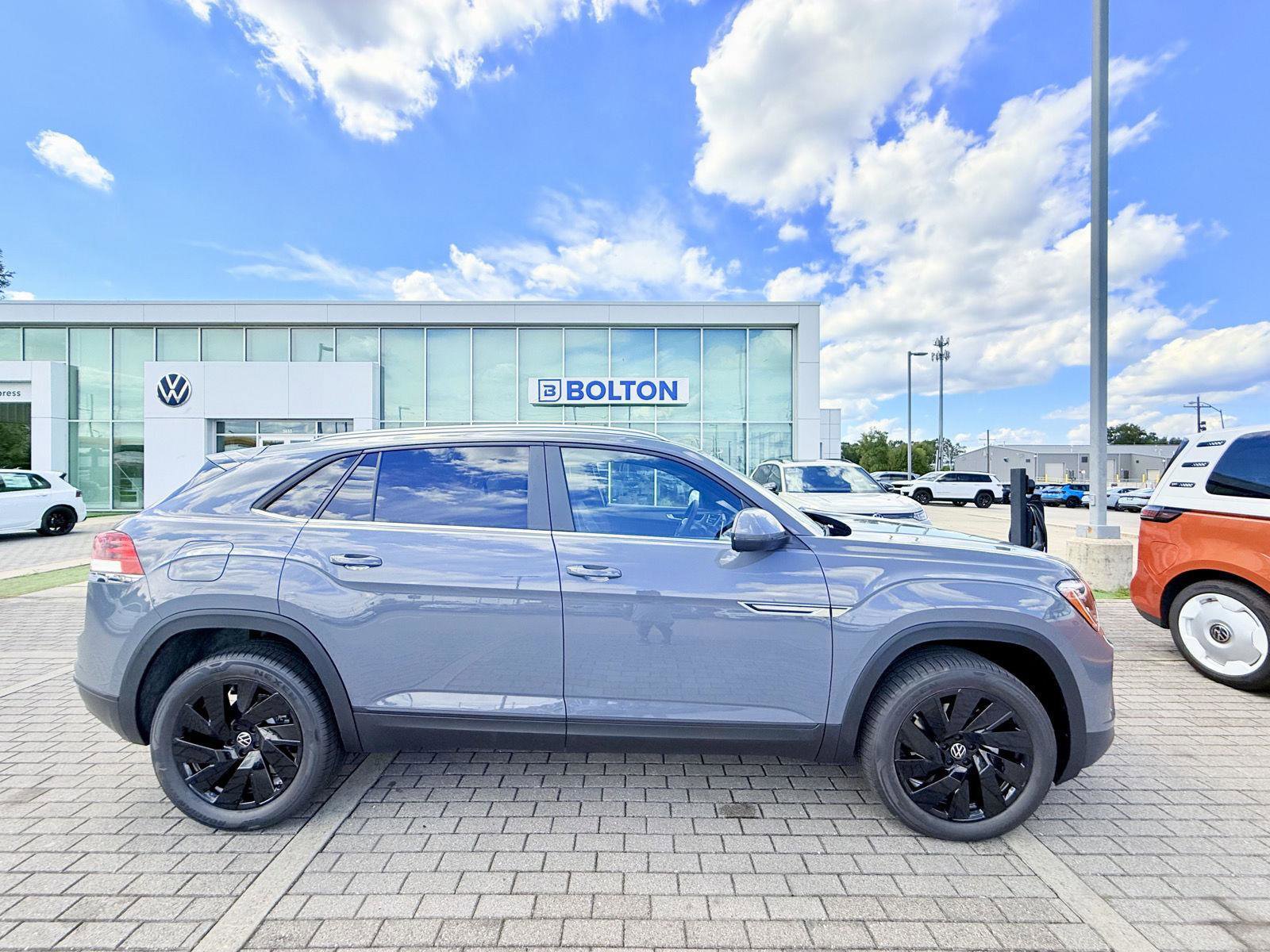 New 2026 Volkswagen Atlas Cross Sport SE image 2