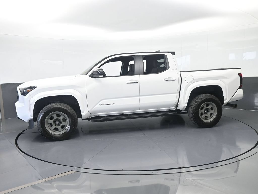 Used 2025 Toyota Tacoma SR5 AWD/4WD image 2