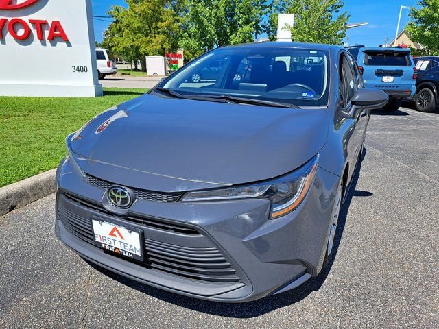 Used 2024 Toyota Corolla LE FWD image 2