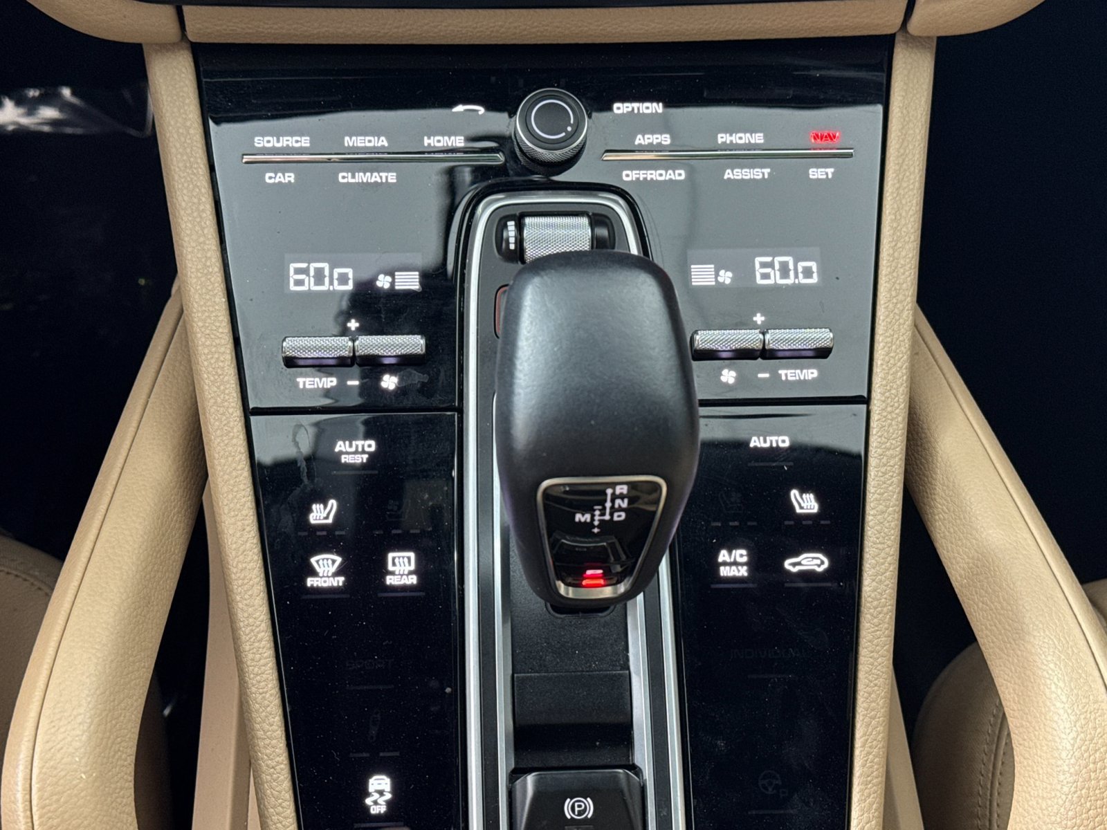 Certified 2023 Porsche Cayenne AWD/4WD image 21