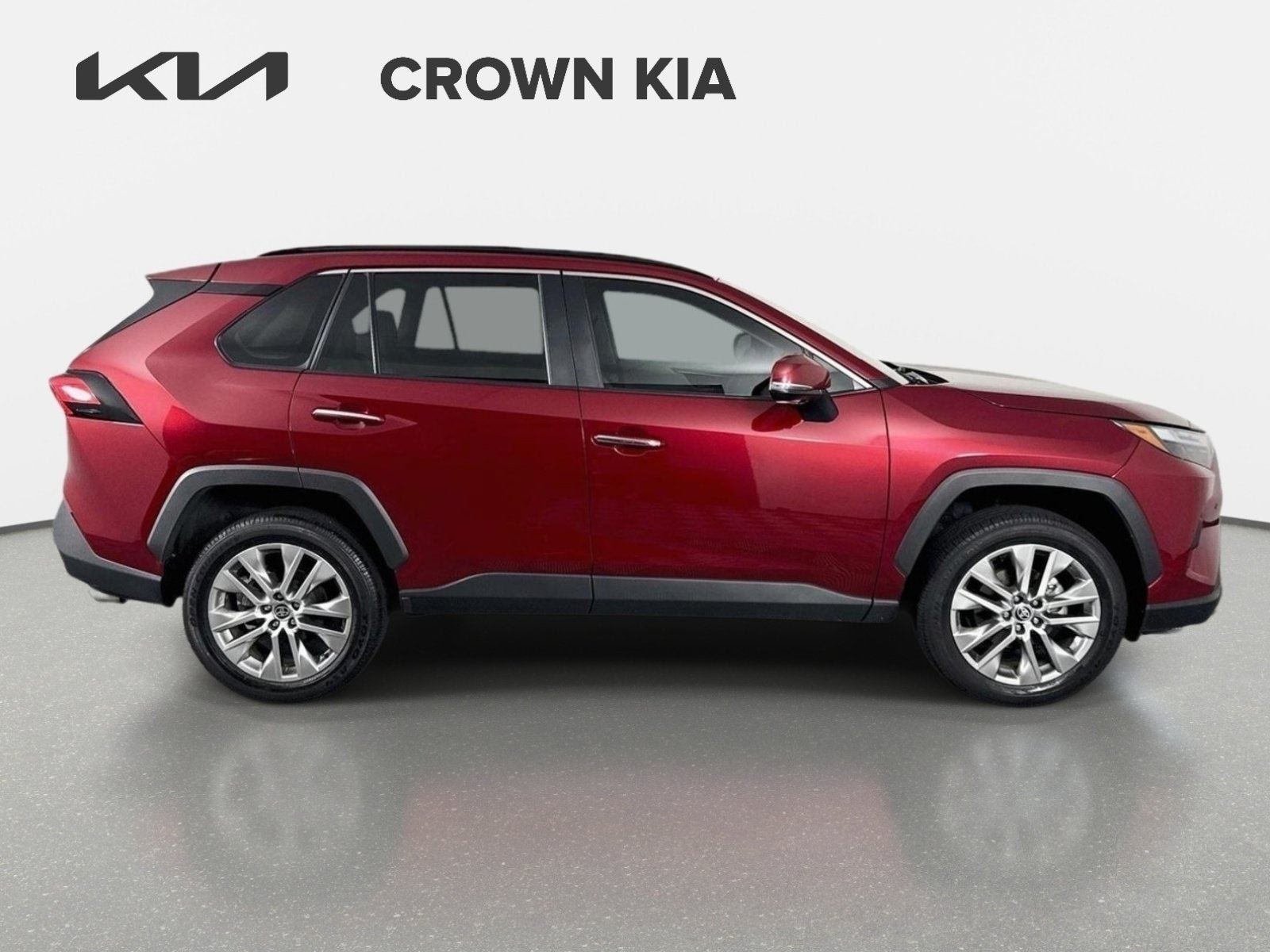 Used 2023 Toyota RAV4 Limited FWD image 5