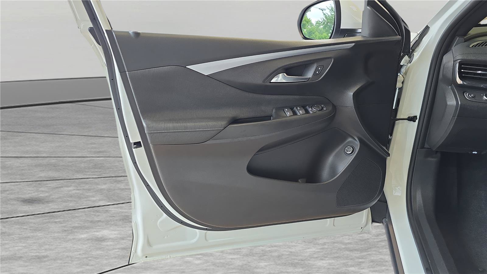Used 2025 Buick Envista Preferred w/ Convenience I Package FWD image 12