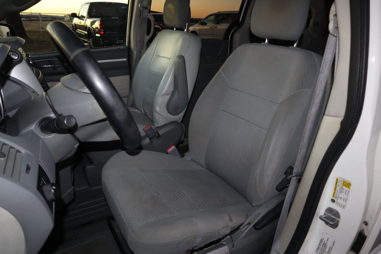 Used 2010 Dodge Grand Caravan SE w/ Climate Group image 4