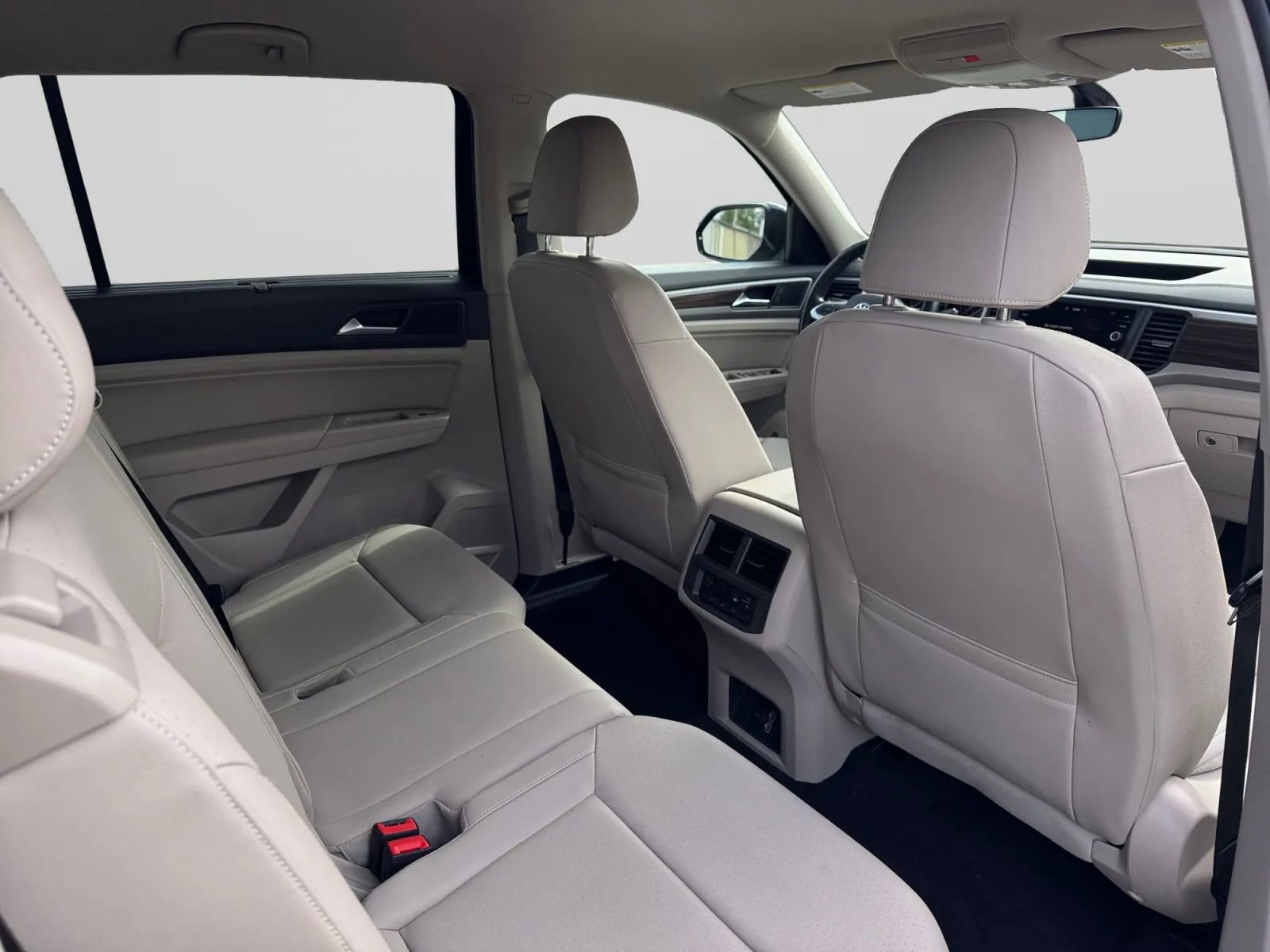 Used 2021 Volkswagen Atlas SE image 32