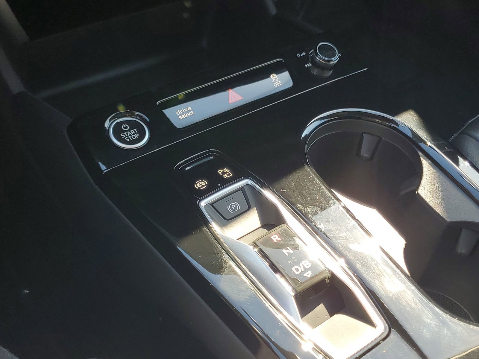 Used 2025 Audi Q6 e-tron Premium w/ Convenience Package image 30