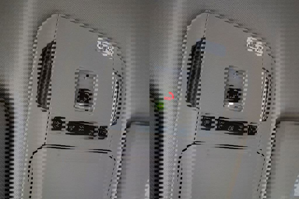 Used 2024 Toyota Highlander LE image 27