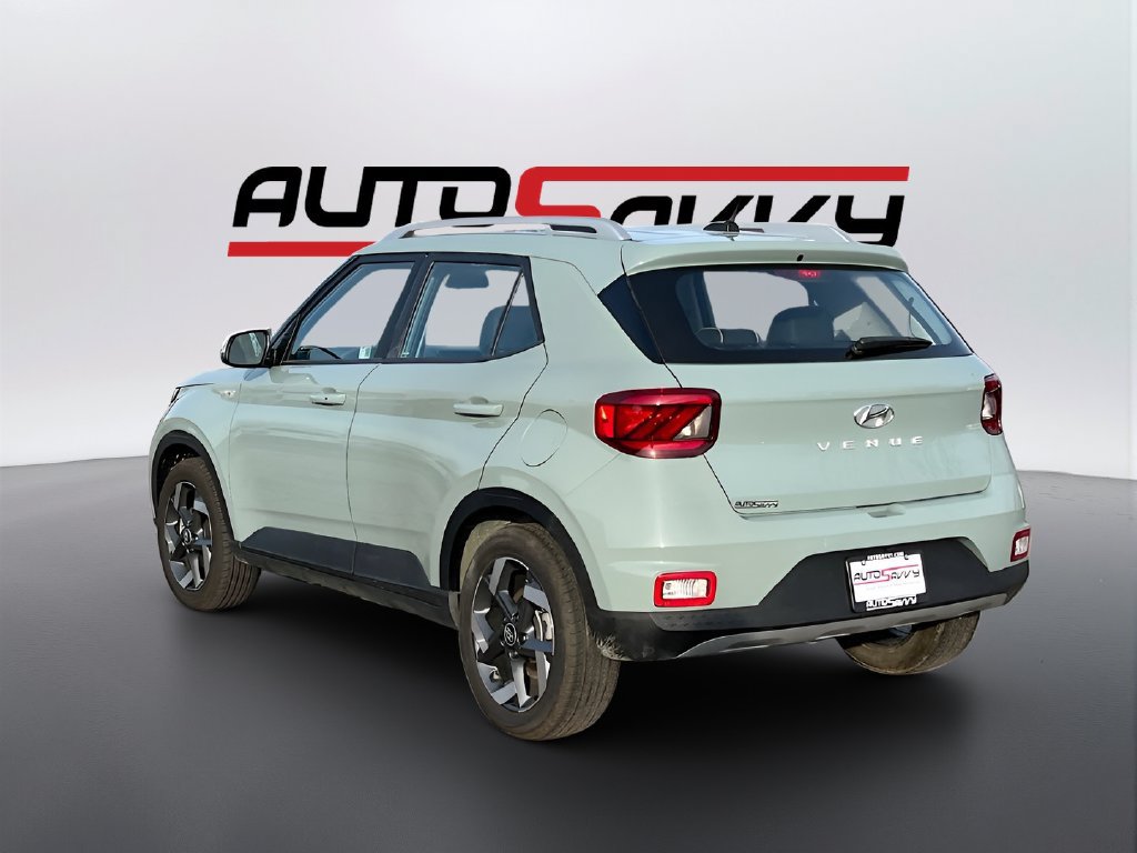 Used 2025 Hyundai Venue Limited FWD image 5