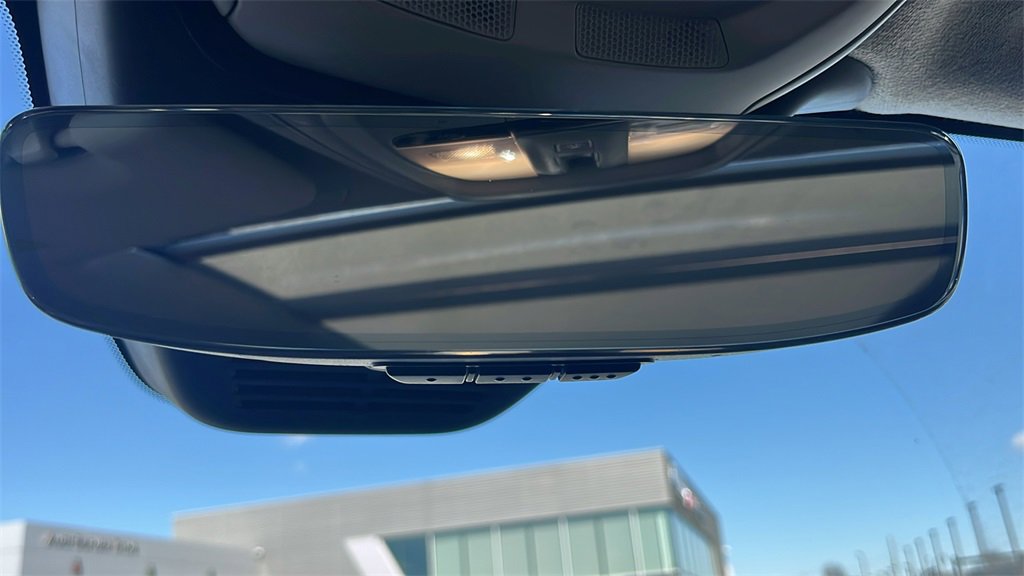 Certified 2025 Volvo XC40 B5 Plus image 18