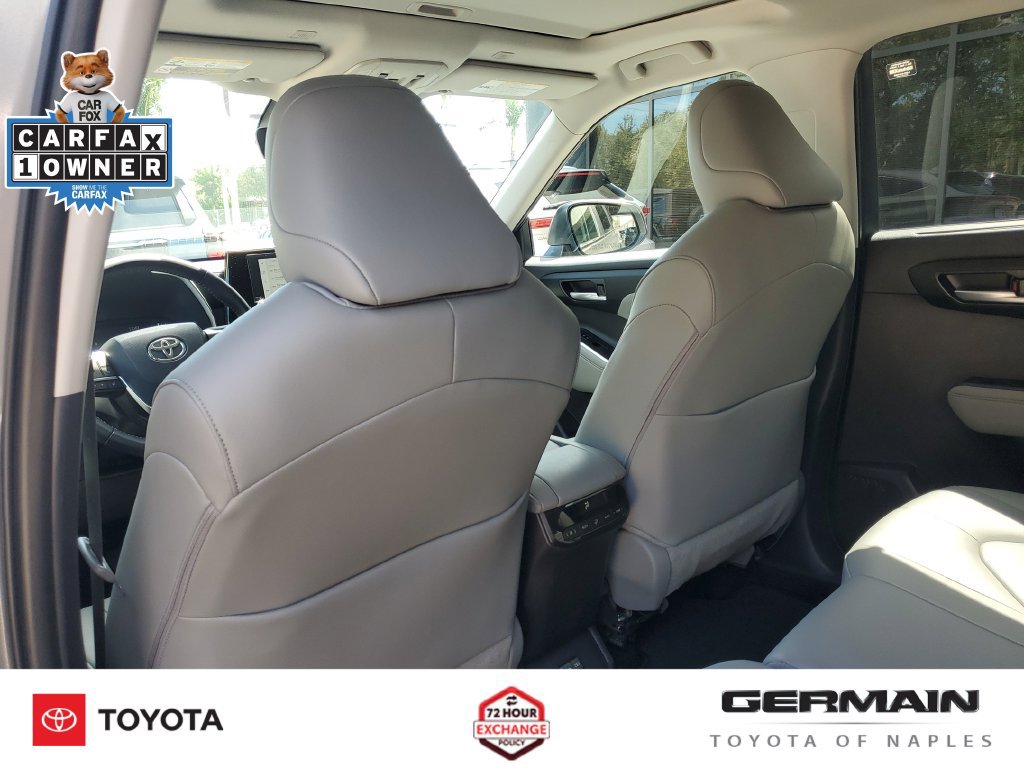 Used 2025 Toyota Highlander XLE FWD image 23