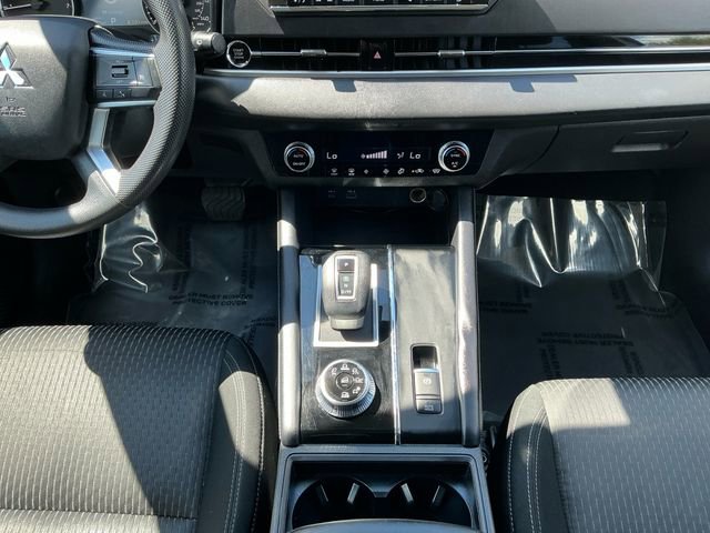 Used 2022 Mitsubishi Outlander ES image 15