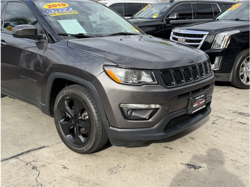 Used 2019 Jeep Compass Latitude FWD image 7
