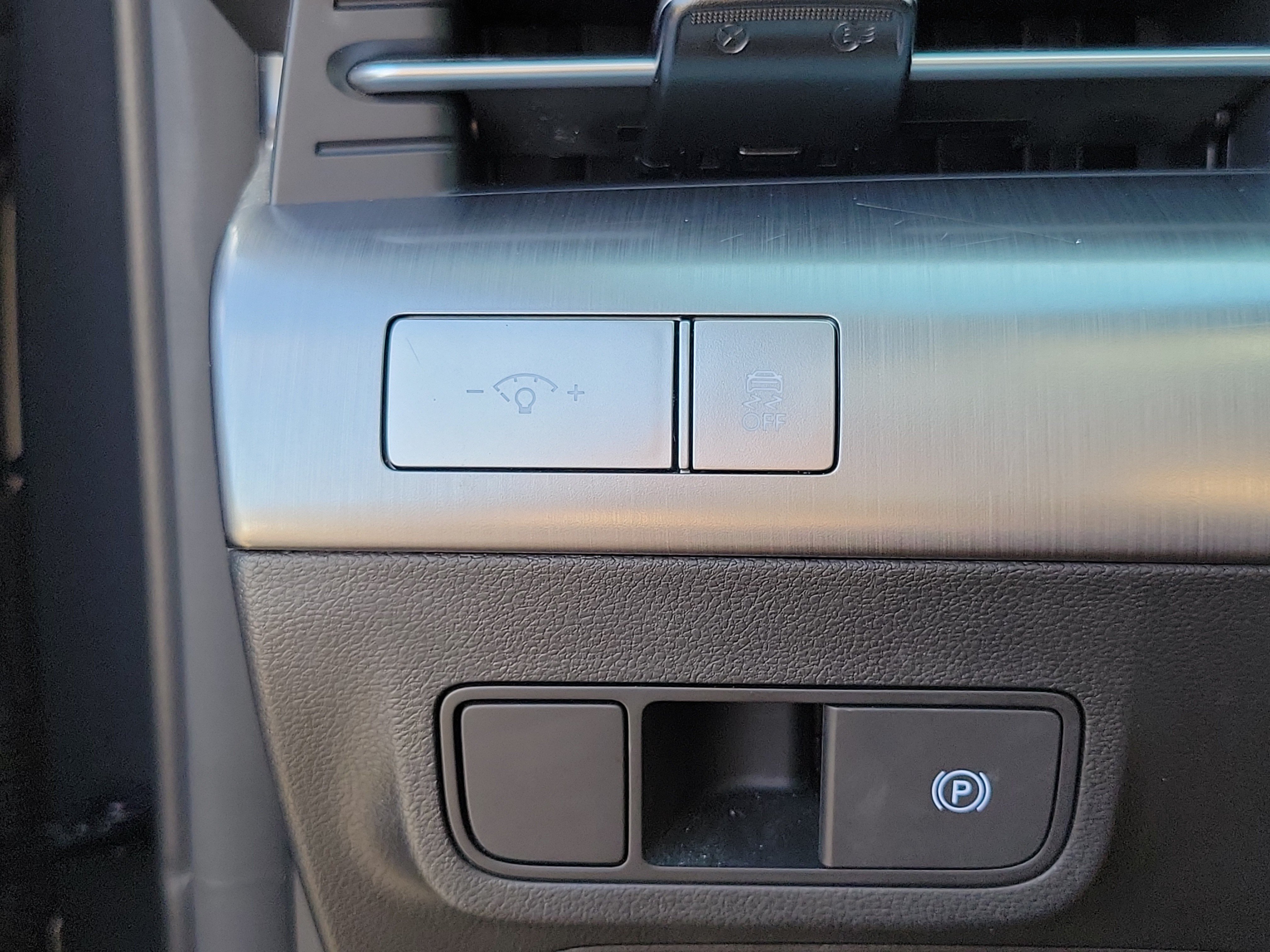 Certified 2024 Hyundai Kona SEL FWD image 12