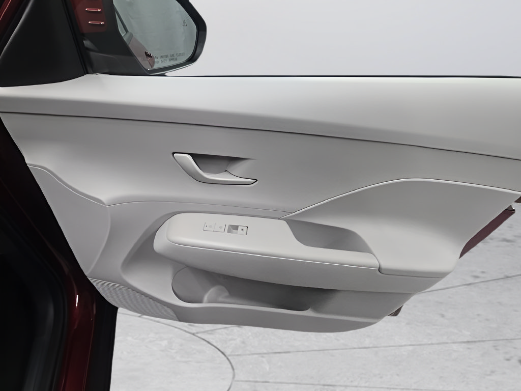 Used 2025 Hyundai Kona SEL FWD image 25