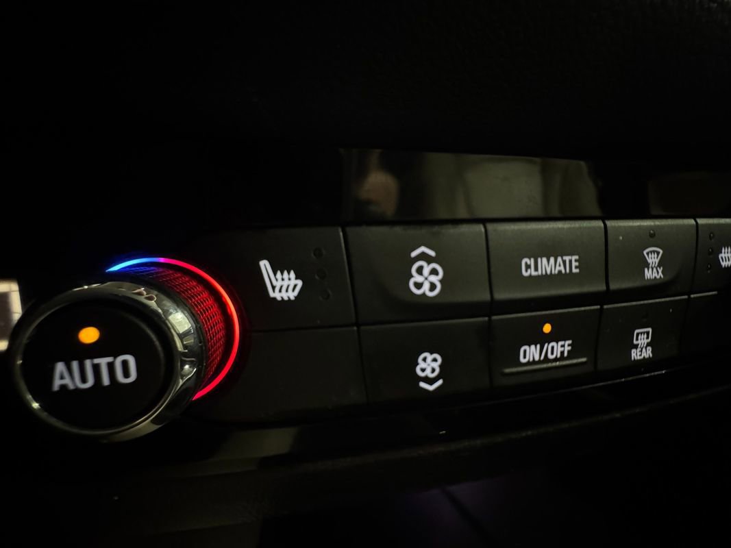 Used 2019 Buick Enclave Essence image 23