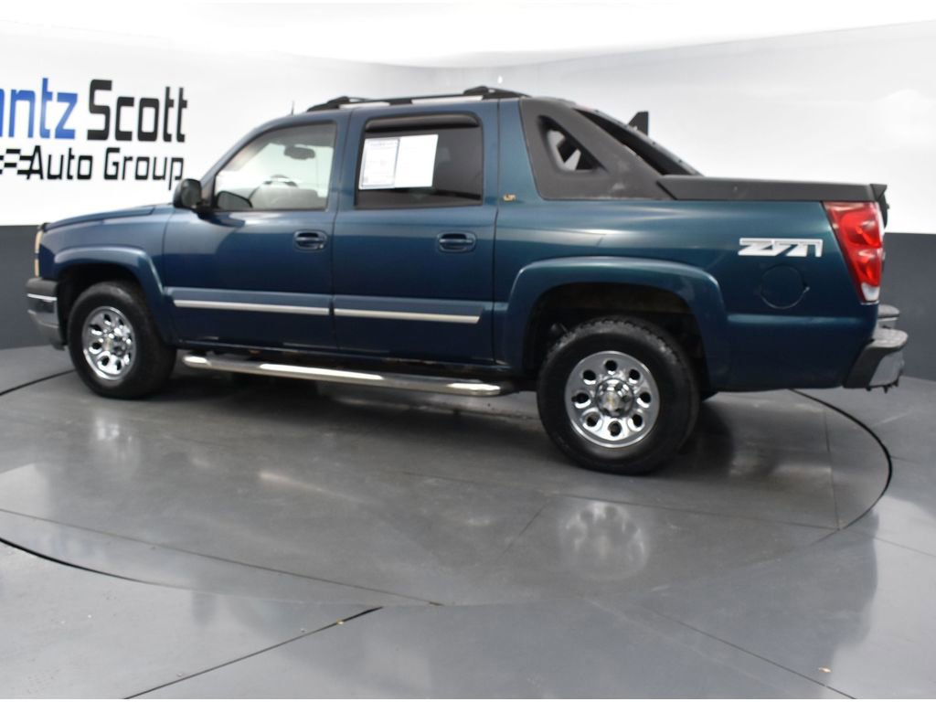 Used 2005 Chevrolet Avalanche Z71 w/ Sun And Sound Package image 3