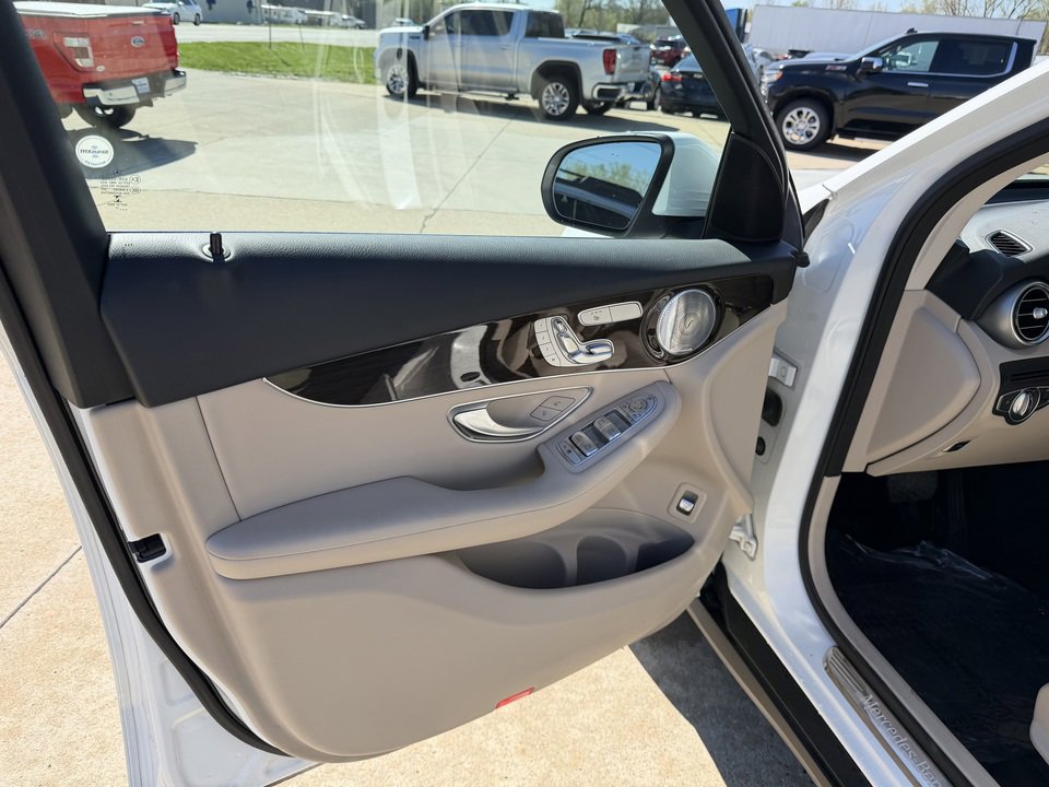 Used 2017 Mercedes-Benz GLC 300 4MATIC image 11