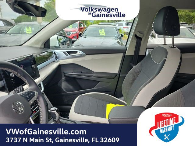 Used 2025 Volkswagen Taos SE FWD image 17