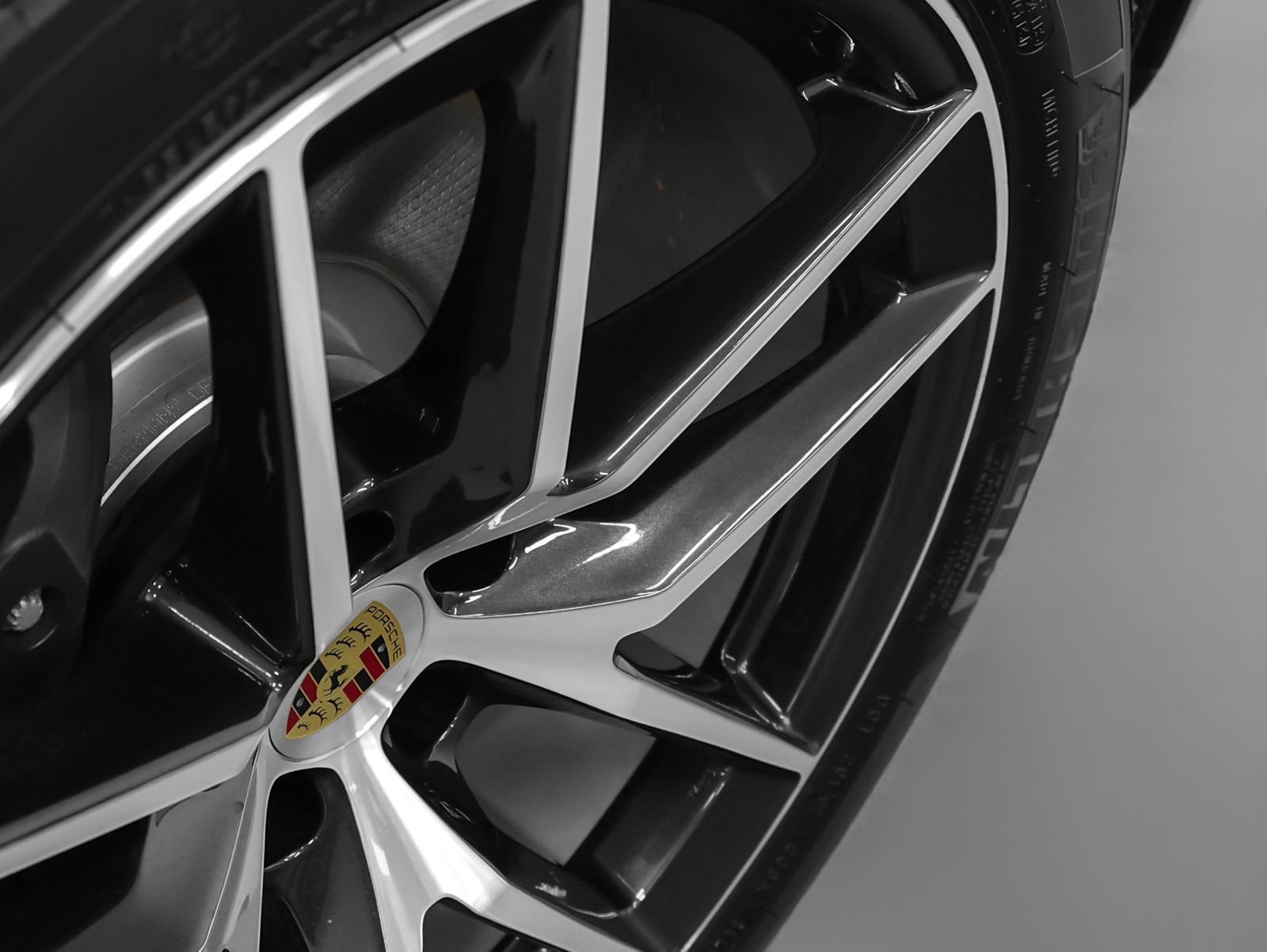 Certified 2026 Porsche Macan AWD/4WD image 17