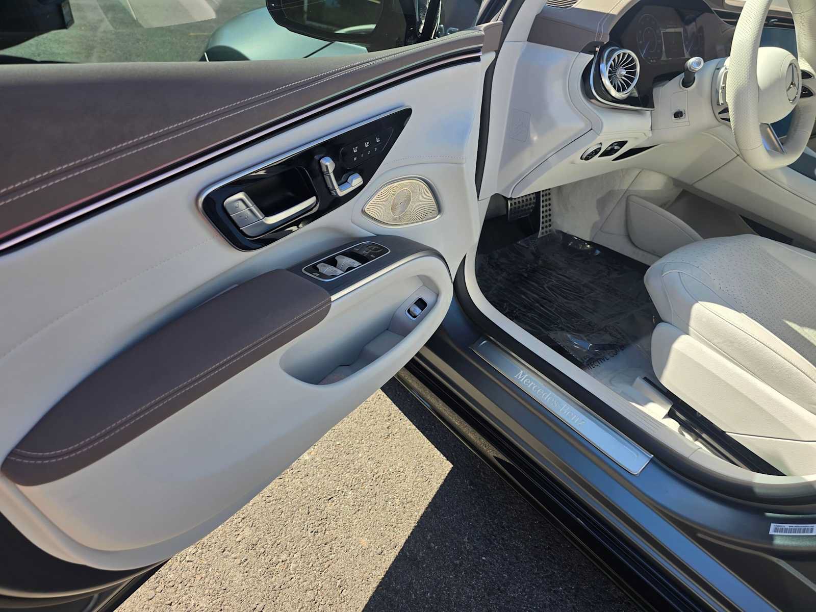 Certified 2024 Mercedes-Benz EQS 580 4MATIC Sedan image 23