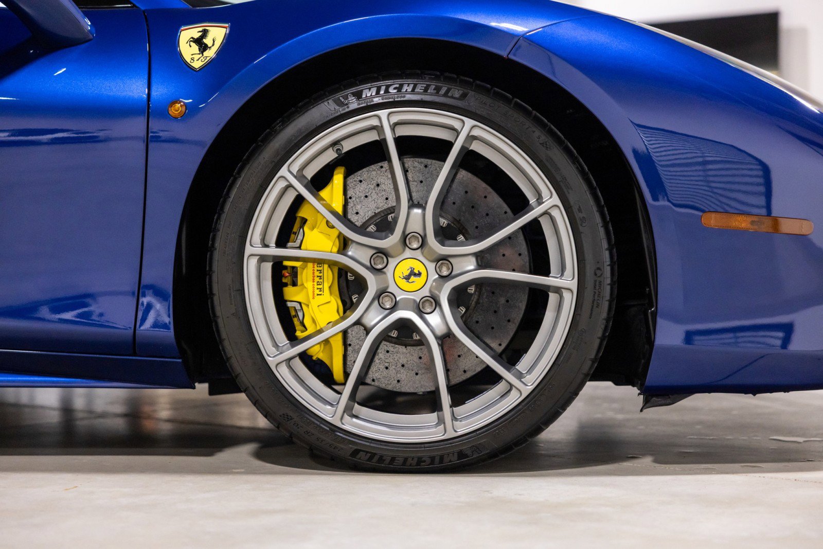 Used 2019 Ferrari 488 Spider image 28