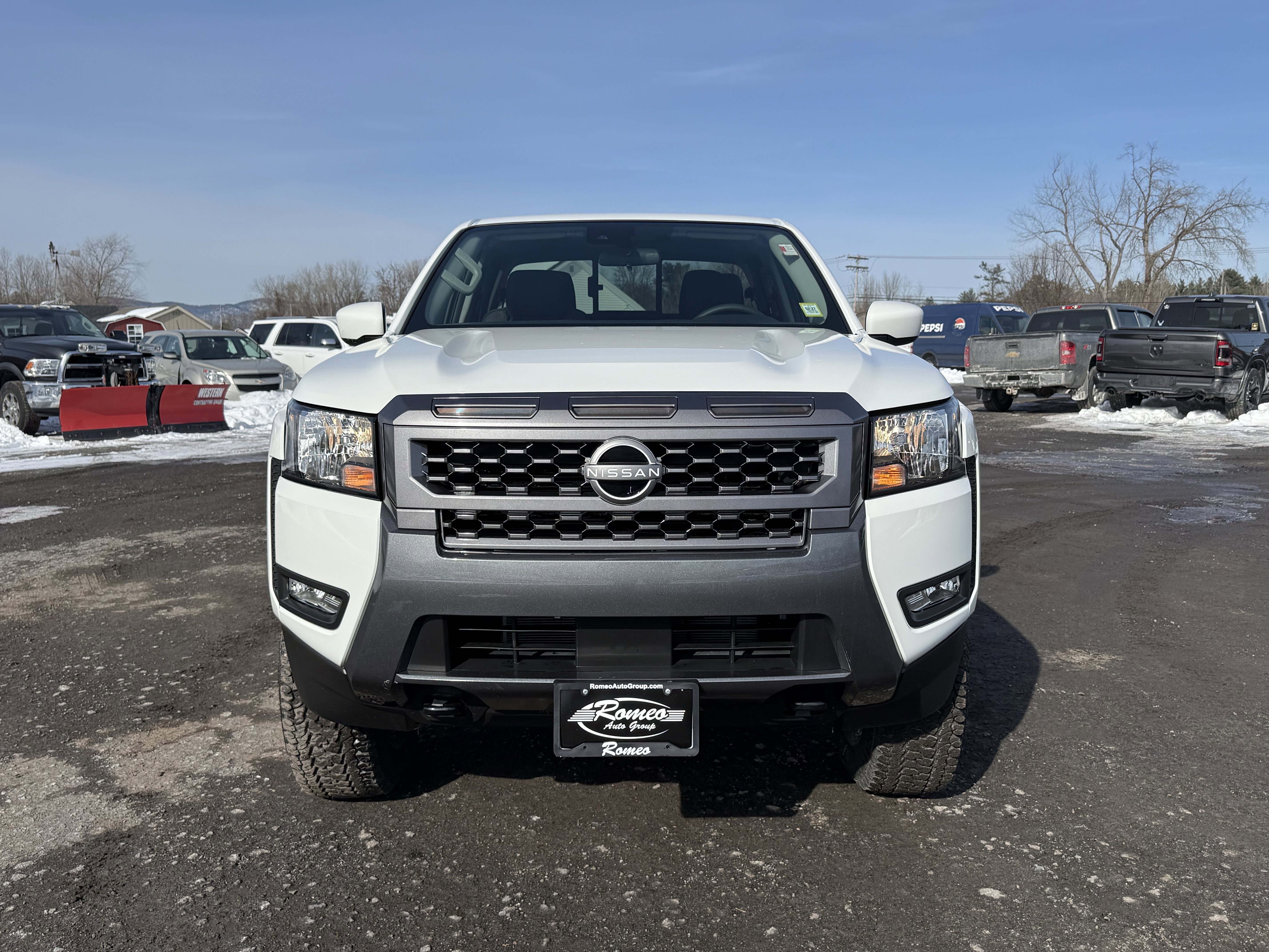 Used 2025 Nissan Frontier SV w/ SV Convenience Package image 14