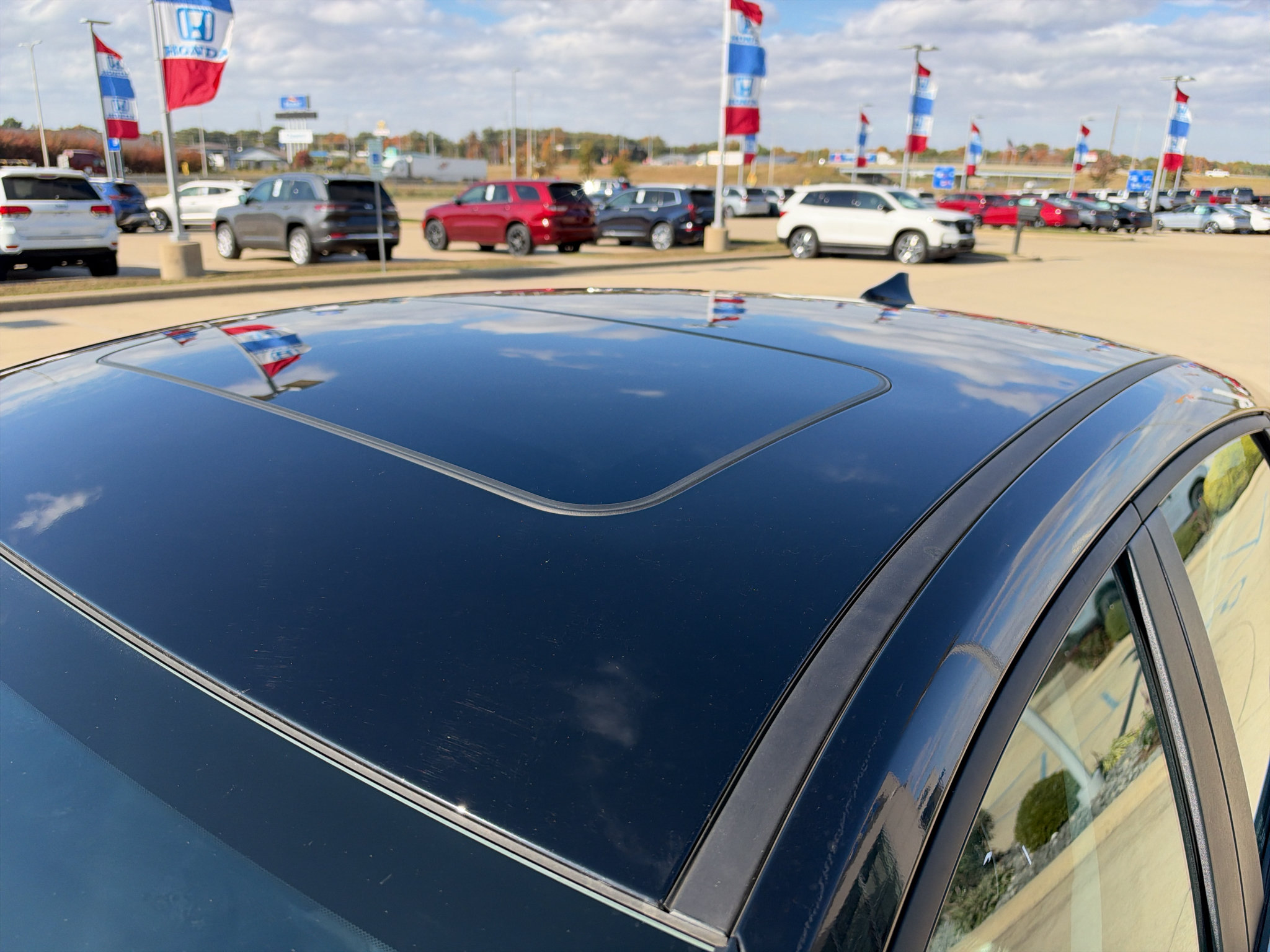 Used 2024 Hyundai Elantra Limited FWD image 11