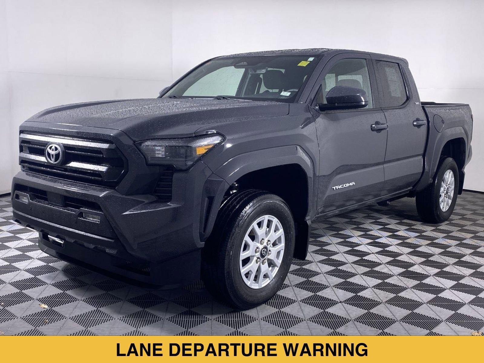 Used 2025 Toyota Tacoma SR5 w/ SR5 Upgrade Package AWD/4WD image 49