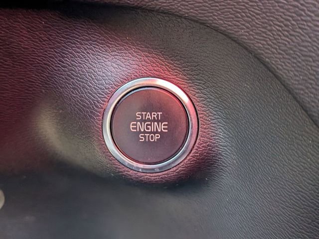 Certified 2023 Volvo XC40 B5 Plus image 20