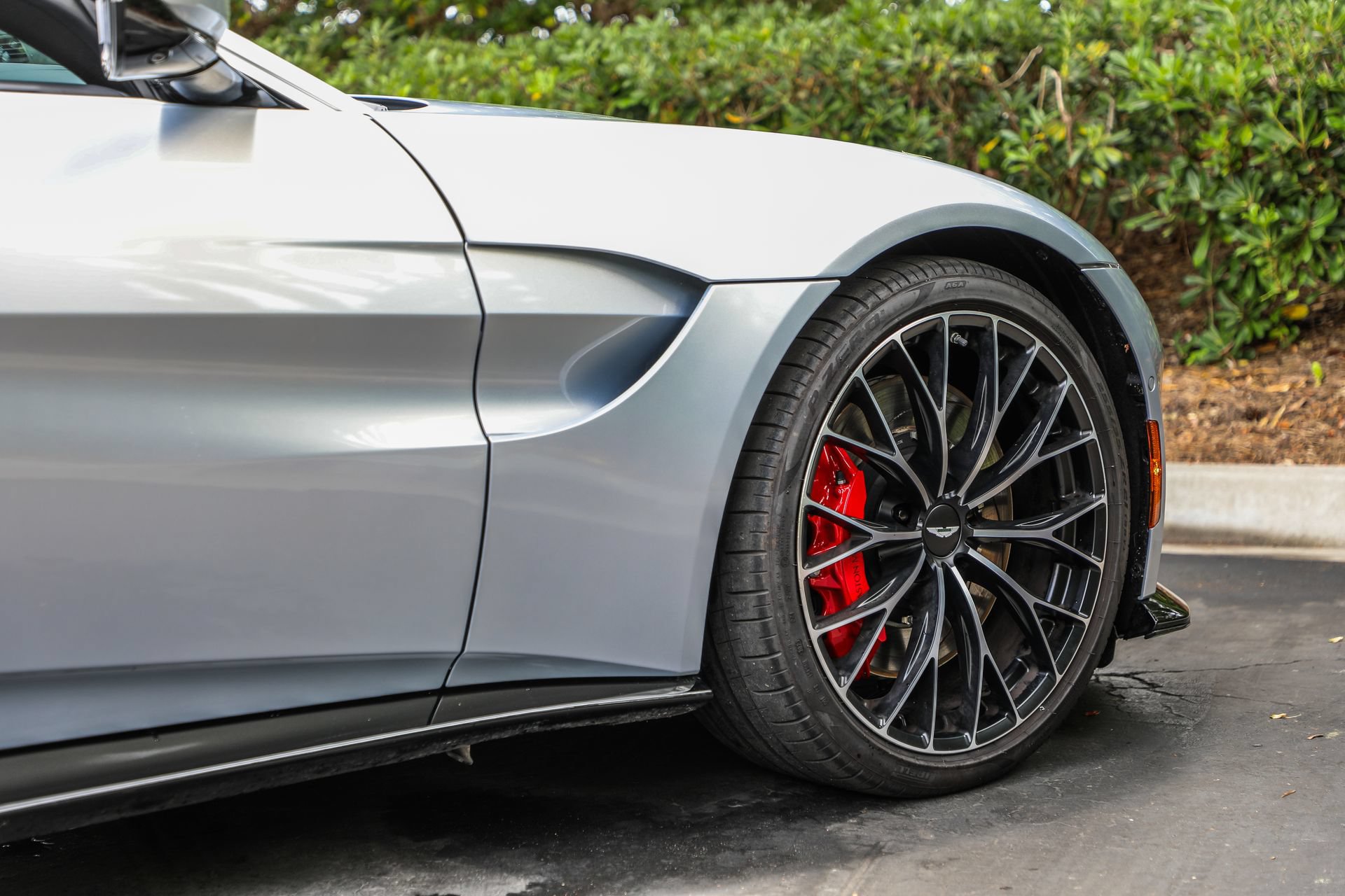 Used 2023 Aston Martin V8 Vantage Roadster RWD image 9