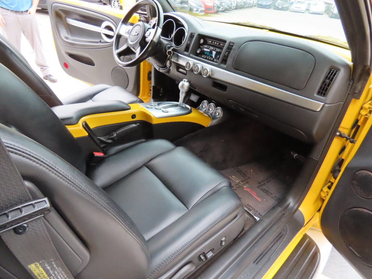 Used 2004 Chevrolet SSR w/ Preferred Equipment Group image 20