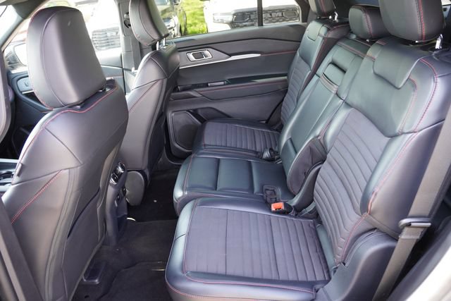 Used 2025 Ford Explorer ST-Line w/ ST-Line Street Pack AWD/4WD image 17