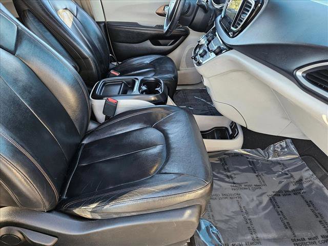 Used 2017 Chrysler Pacifica Touring-L image 20