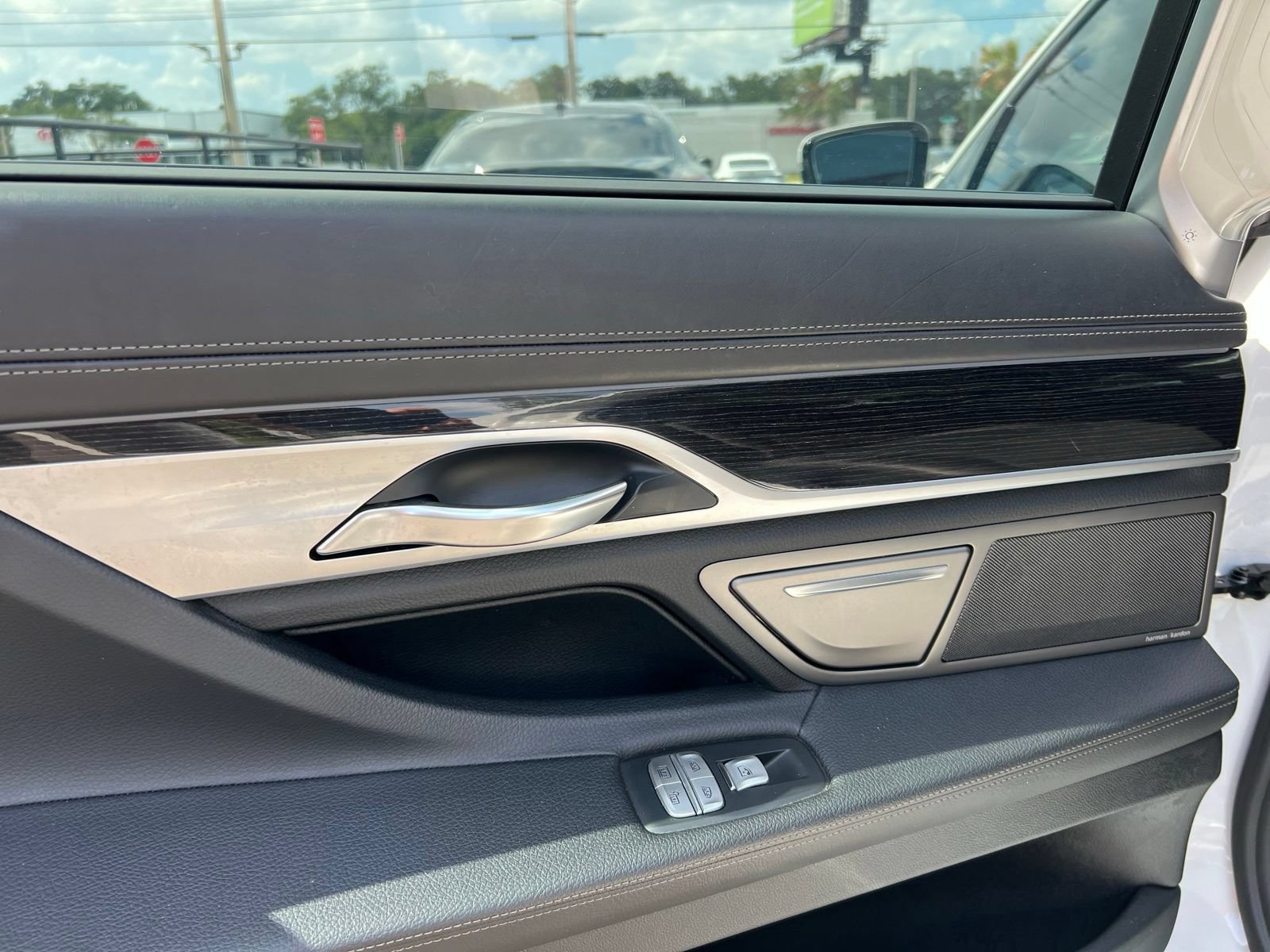 Used 2018 BMW 740e xDrive w/ M Sport Package AWD/4WD image 46