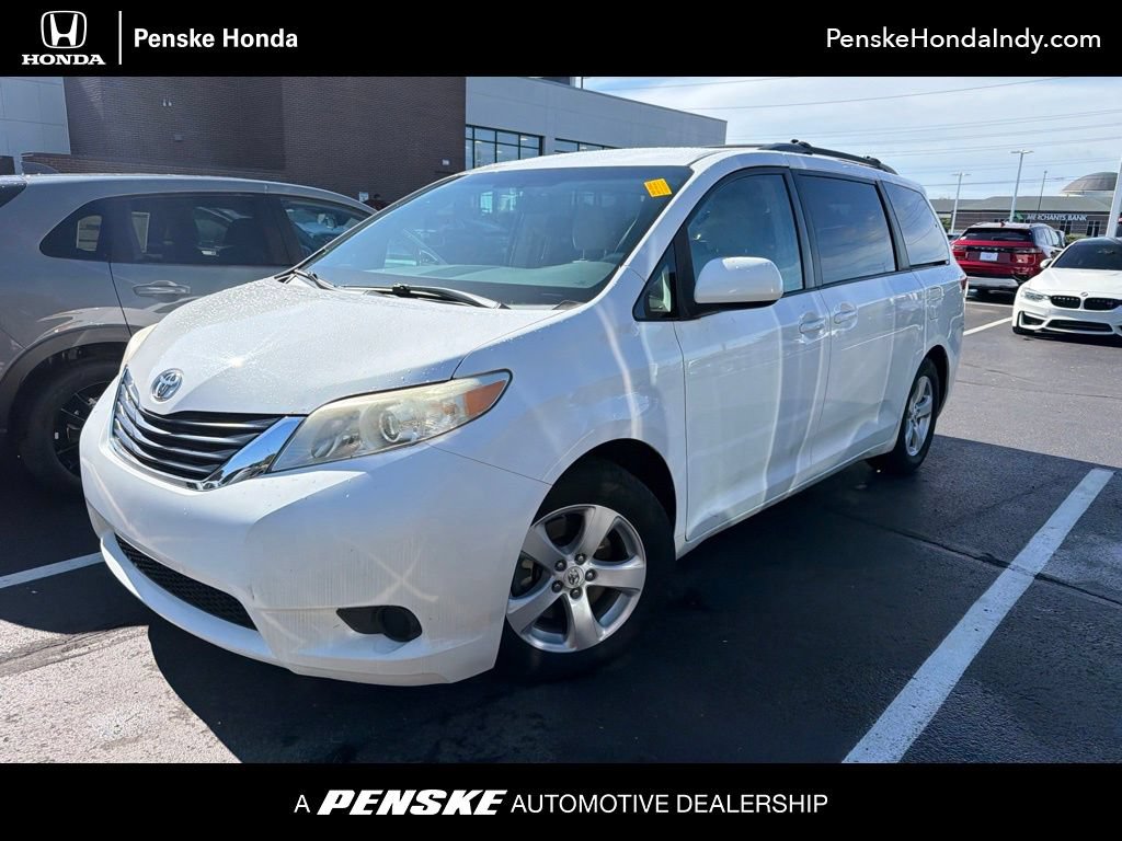 Used 2012 Toyota Sienna LE w/ Towing Pkg FWD image 1