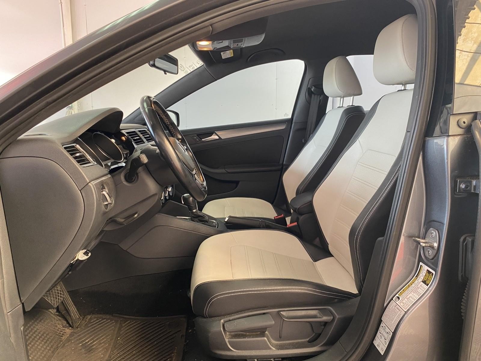 Used 2016 Volkswagen Jetta Sport FWD image 19