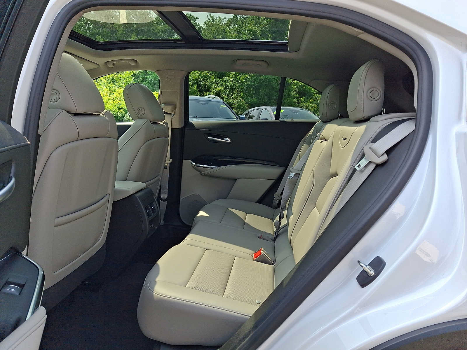 Used 2023 Cadillac XT4 Premium Luxury w/ Technology Package AWD/4WD image 10