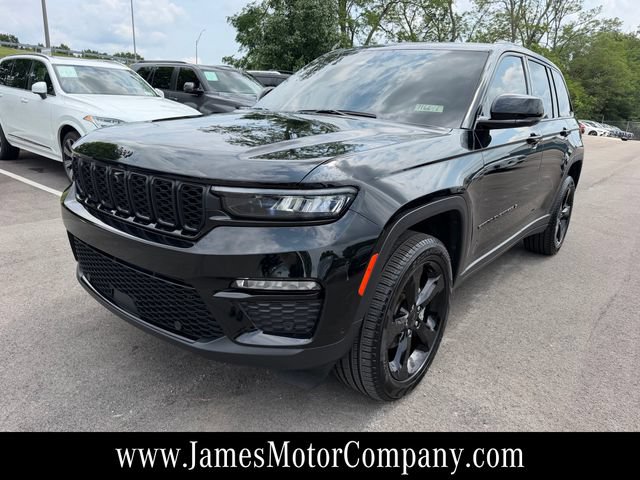 Used 2025 Jeep Grand Cherokee Limited w/ Luxury Tech Group II AWD/4WD image 2
