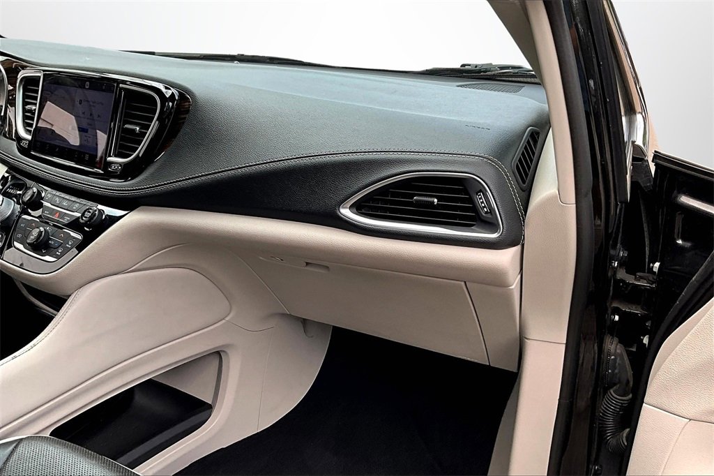 Used 2022 Chrysler Pacifica Limited image 26