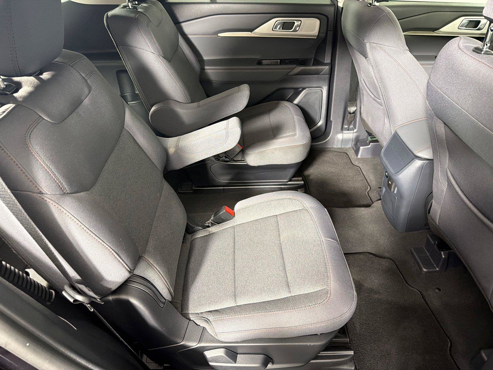 Used 2026 Ford Explorer Active RWD image 15